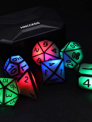 Metalowe kości DND Ostre krawędzie Żywiczne kości Led Luminous Dice