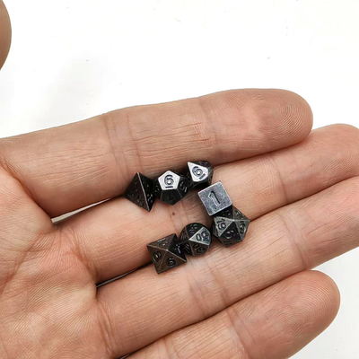 Lekkie mini kości wielościenne ustawione w długich rurkach Dungeons And Dragons RPG