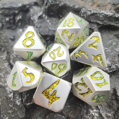 Praktyczne poszycie Zestaw ostrych metalowych kości Nietoksyczny Mini RPG Luksusowy wielościenny