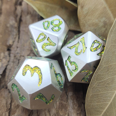 Praktyczne poszycie Zestaw ostrych metalowych kości Nietoksyczny Mini RPG Luksusowy wielościenny
