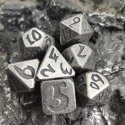 Metalowe, odporne na zużycie, ręcznie rzeźbione, metalowe kości do gier Dungeon And Dragon