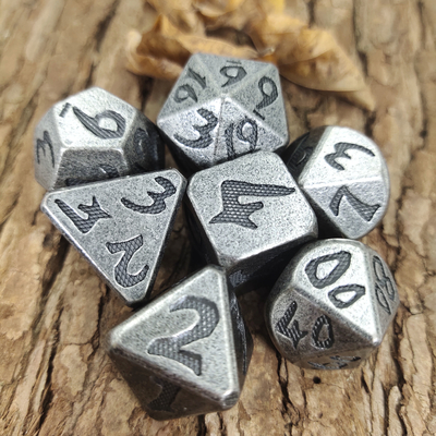 Metalowe, odporne na zużycie, ręcznie rzeźbione, metalowe kości do gier Dungeon And Dragon
