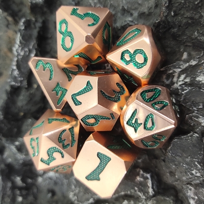 Jasnozielone, miedziane tworzywo Mini Czarne Do Dungeons And Dragons Kości RPG Wielościenne Lekkie, Ostre Krawędzie
