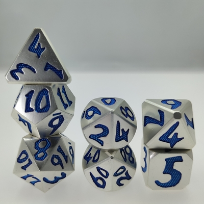 Małe kości do gier Dungeon And Dragon Metalowe kości do gier ręczne wielościenne