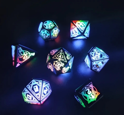 Światło do DND kostki ładowalne z pudełkiem do ładowania 7 PCS LED Elektroniczne kostki do stołu