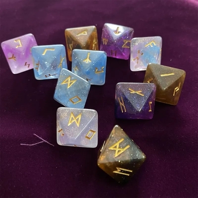 D8 Runy wikingskie Kości wielościenne Labradorite Elder Futhark / Kości wróżbiarskie