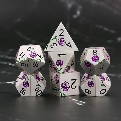 Grawerowane HD Kości Czerwone Róże Elektrolizowane Srebro Metalowe Kości Do Gry RPG
