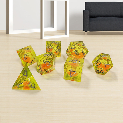 Żółta żywica z piasku płynącego, wielościenne kostki ręczne 7PCS