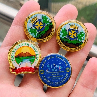 Złota odznaka metalowa 2,5 cm 2,8 cm 3 cm metalowa broszka