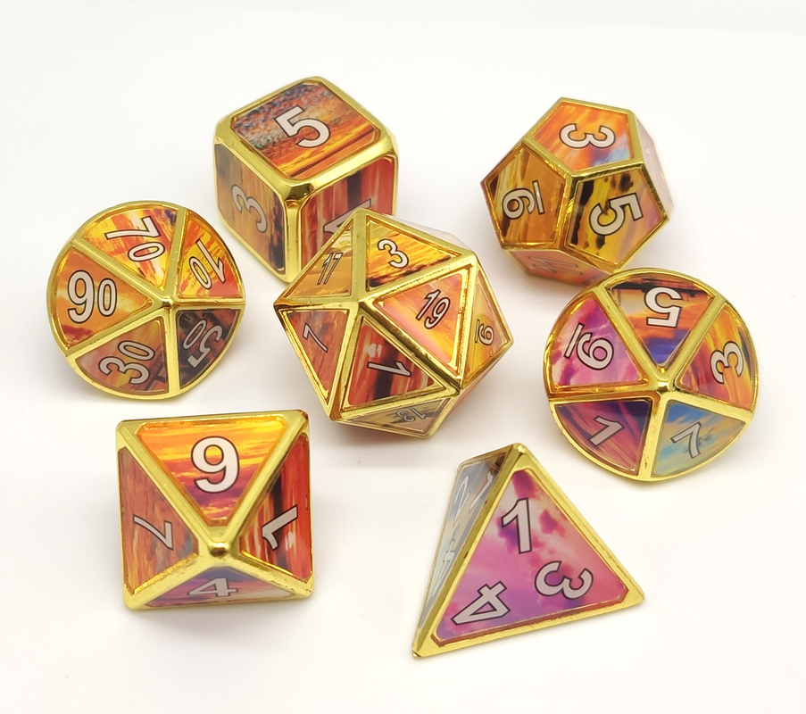 Wielokolorowe mosiężne kości RPG ręcznie rzeźbione do Dungeons And Dragons