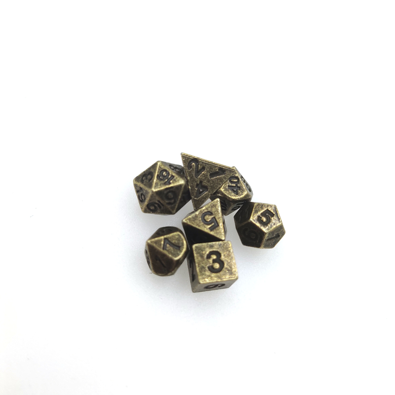 Gra planszowa lub karciana Mini Wielowymiarowa Gra kostki Dungeons And Dragons Ręcznie rzeźbiona