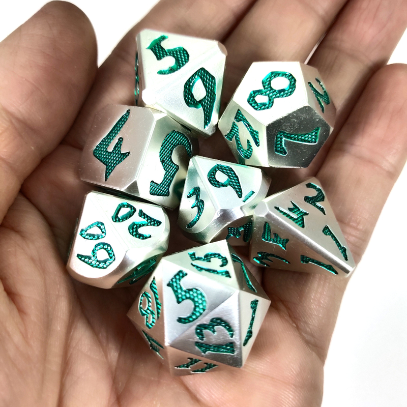 Kości RPG Wielościenne Żywiczne Lekkie Praktyczne Ręczne Szlifowanie Wielościenne Zielone Złoto Do wszystkich rodzajów gier